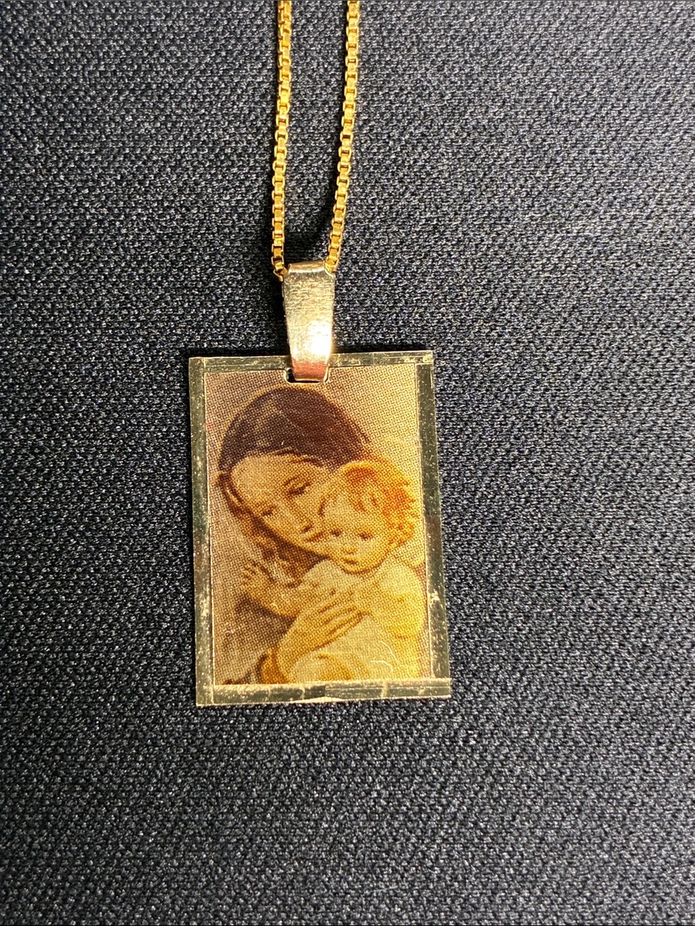 Marked 14KT solid gold Madonna & Child Pendant Necklace